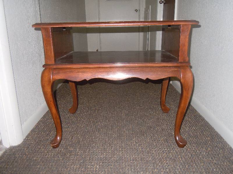 lot 546 image: Mid Century Side Table