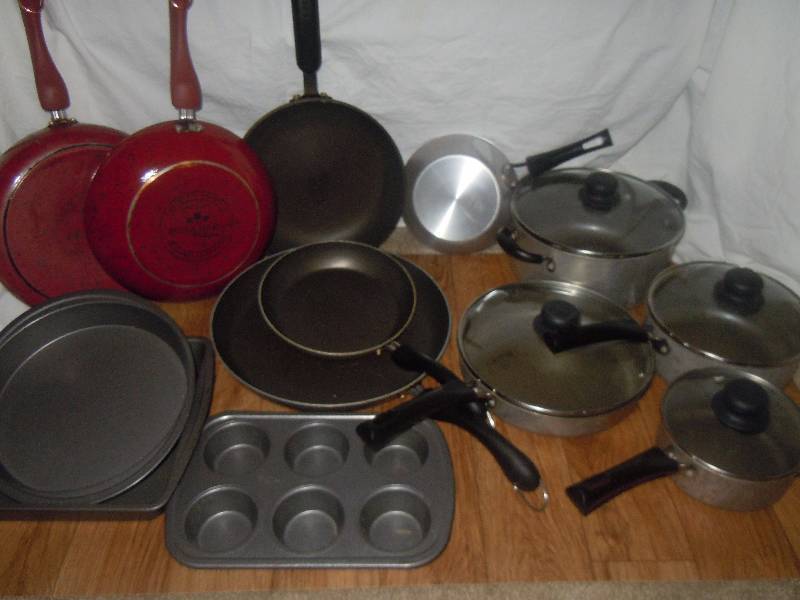 lot 548 image: Lot of Pots and Pans