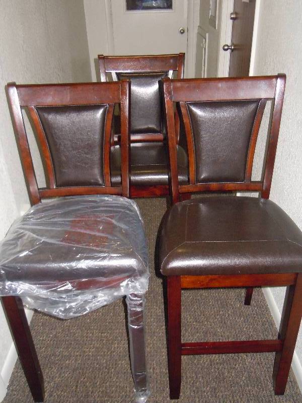 lot 660 image: Lot of Barstools