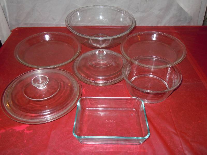 lot 585 image: Lot of Glassware