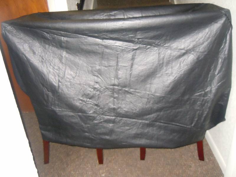 lot 663 image: BBQ Grill Cover