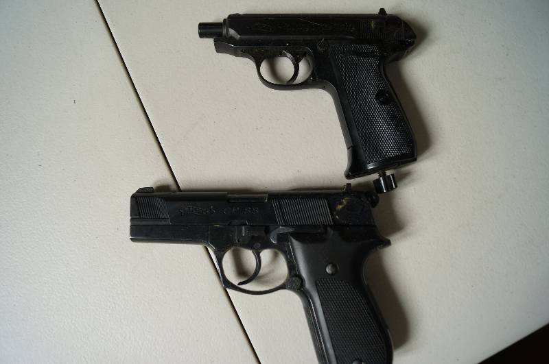 lot 6010 image: Pair of .177 pistols