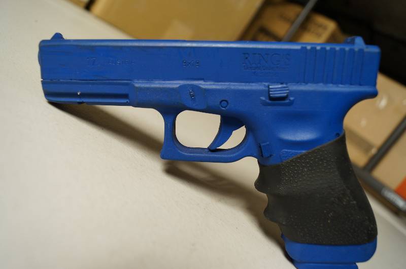 lot 6011 image: Glock 17 Blue Gun