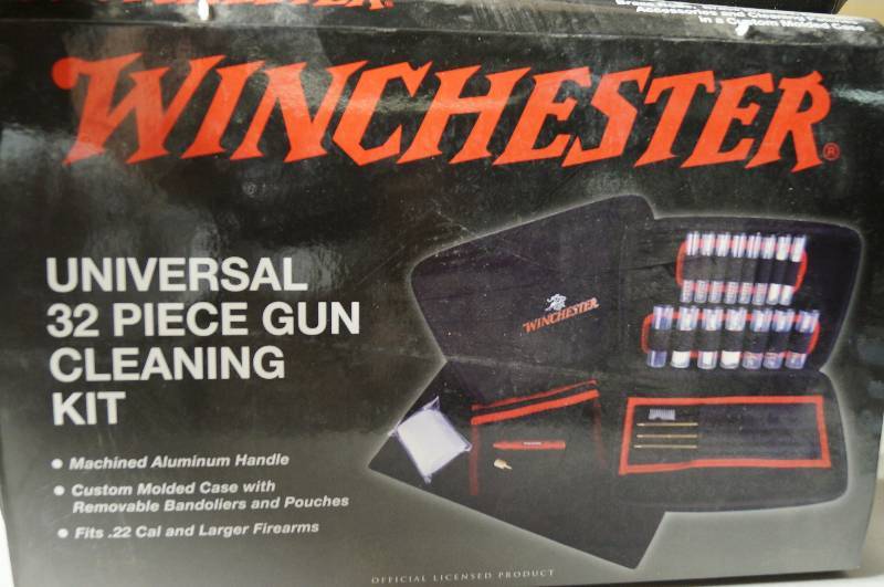 lot 6024 image: Winchester Universal 32 pc cleaning kit