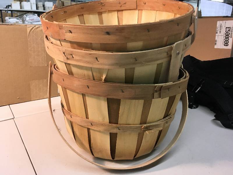 lot 6101 image: 3 13 bushel baskets, clean