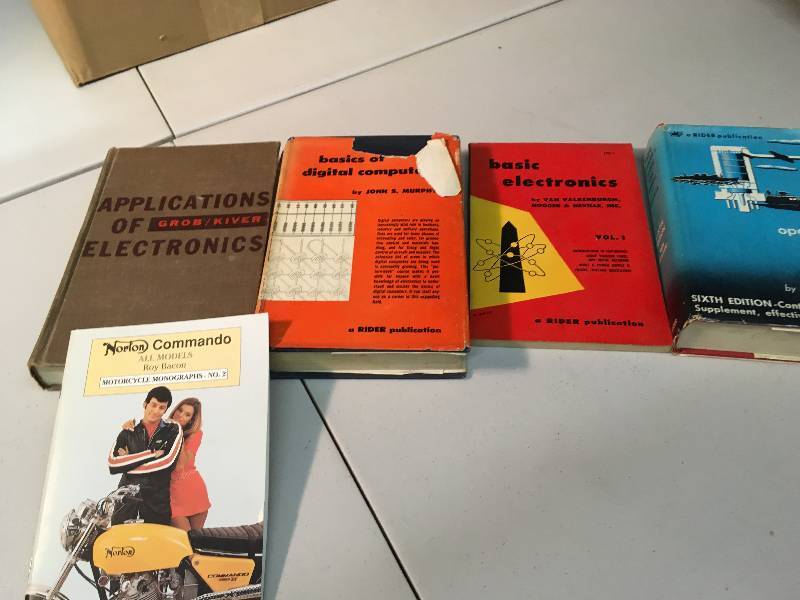 lot 6102 image: Lot of old books - electronics  radio
