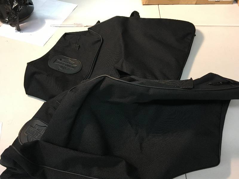 lot 6113 image: Harley Davidson Bags (2)