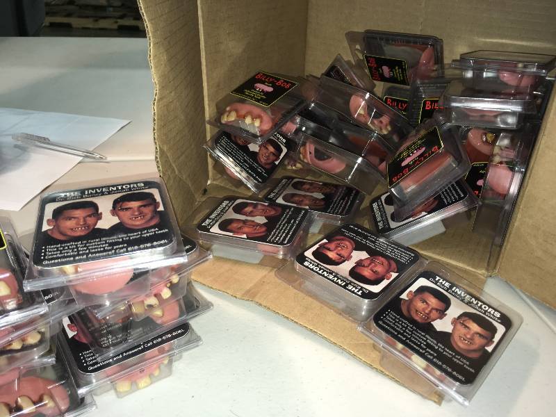 lot 6116 image: Huge lot of Billy Bob Teeth