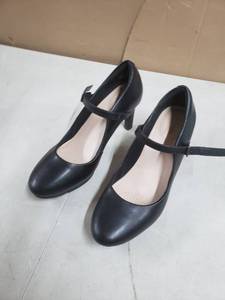 lot 2119 image: Clarks Collection Ultimate Comfort 3 Black Heels, No Size Listed