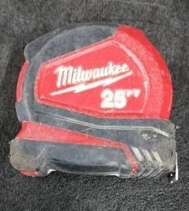 lot 3001 image: Milwaukee 25 Tape Measure