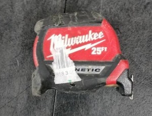 lot 3012 image: Milwaukee 25 Tape Measure