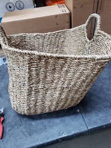 lot 5252 image: Decorative Wicker Basket