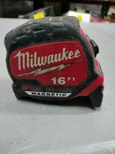 lot 1468 image: Milwaukee 16ft Wide Blade Magnetic Measuring Tape