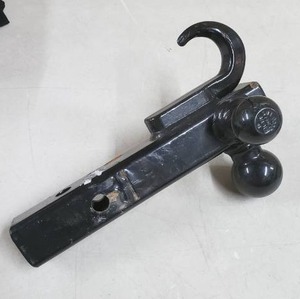 lot 2156 image: Trailer Hitch With 3 Ball Joints And A Hook