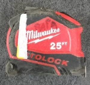 lot 3046 image: Milwaukee 25 Tape Measure