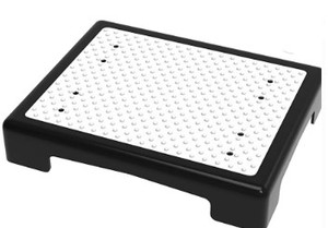 lot 1444 image: Bluestone Platform Stepping Stool With Slip Resistant Top