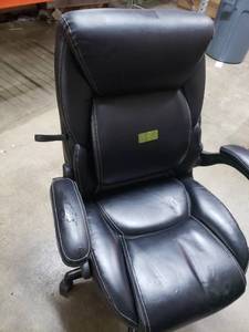 lot 5396 image: Black Leather Office Chair, ( Missing 1 Wheel)
