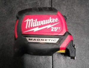 lot 3256 image: Milwaukee 25 Tape Measure