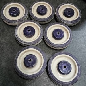lot 3258 image: (2) Everbilt 252073 Medium Duty Non-marking Swivel 5 Casters Vgc 7Pack
