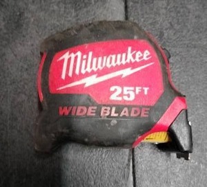 lot 3283 image: Milwaukee 25 Tape Measure