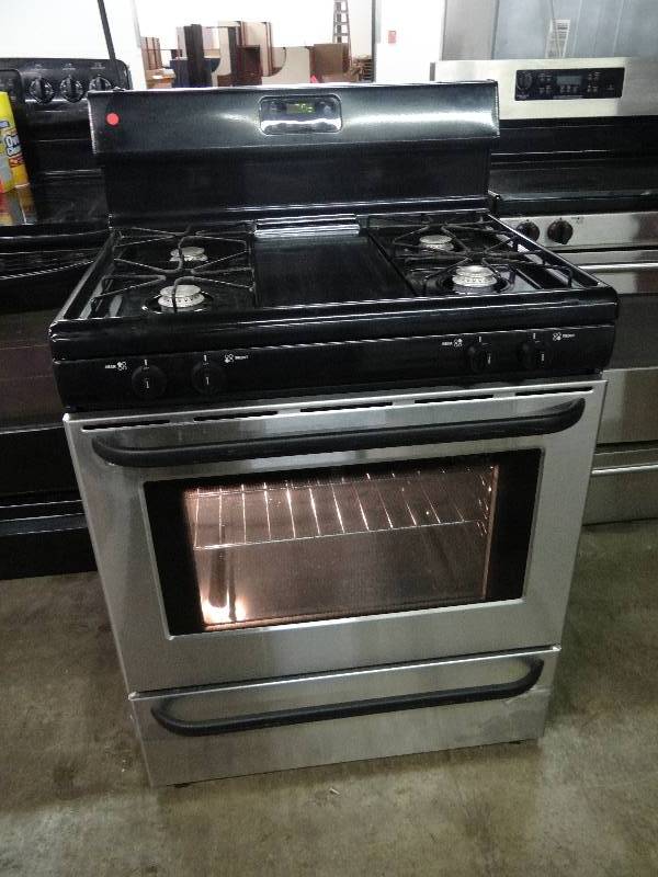 lot 8400 image: Black Household Gas Range w Es 100105 Electric Oven Control