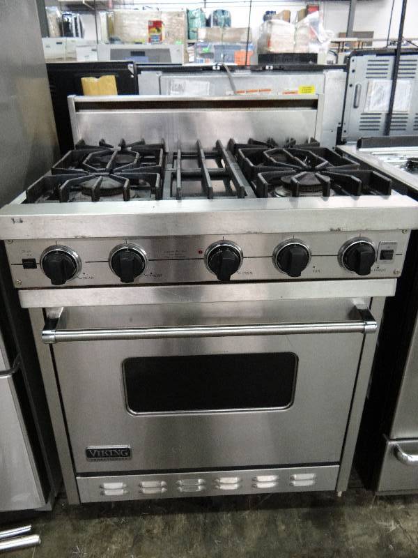 lot 8405 image: Viking Professional Stainless 4 Burner Natural Gas Range