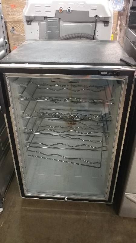 lot 8411 image: Jenn-Air Glass Single Door Bottle Cooler
