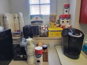 lot 15587 image: Keurig Coffee Maker W Supplies