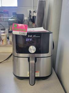 lot 15590 image: Instant Vortex Plus 4 Quart Air Fryer