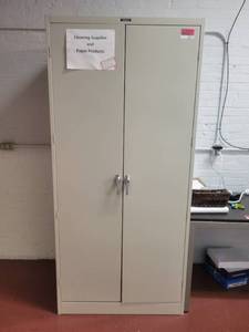 lot 15611 image: Tennsco Storage Cabinet W Shelving