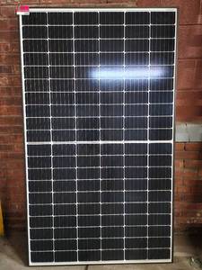 lot 2078 image: Q CELLS Q.PEAK DUO 325 Solar Panel