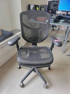 lot 15625 image: Black Mesh Rolling Office Chair