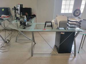 lot 15627 image: L-Shaped Glass Top Office Desk W Metal Base