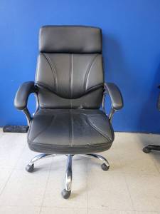 lot 15629 image: Faux Leather Black Rolling Office Chair