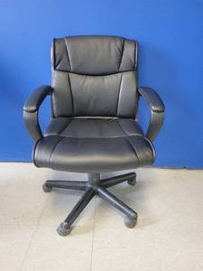 lot 15630 image: Faux Leather Black Rolling Office Chair