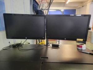 lot 15652 image: Dual Computer Mount W 2 Hp 2311x LCD Computer Moniters