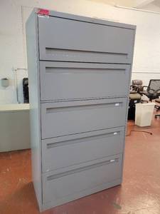lot 15657 image: Gray Steelcase 4-Drawer Lateral Filing Cabinet