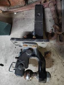 lot 47020 image: Lot of 2 Racheting Binders and a Resse 8 Ton Power Hitch and More