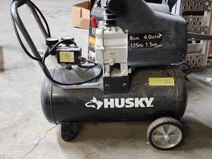 lot 47022 image: Husky Model TA-2530B Air Compressor W Hose