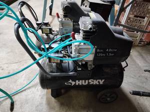 lot 47026 image: Husky Model TA-2530B Air Compressor W Hose
