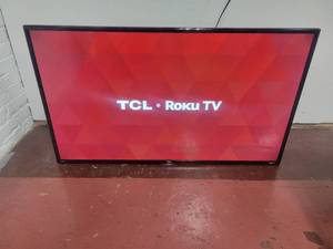 lot 15694 image: 48in TCL 48FS3750 Roku TV