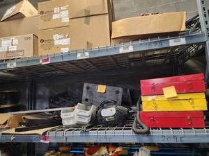lot 47032 image: Contents of Shelf Including Press Pumps, Sealed Air Packing System, Wire Rack Organizers, Hitch And More