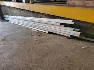 lot 15755 image: Lot of 30 Iron Ridge Rails