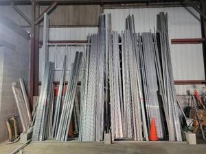 lot 15787 image: 17ft Steel Bar Rack&nbsp