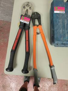 lot 15734 image: Lot of 2 Wire Cutters