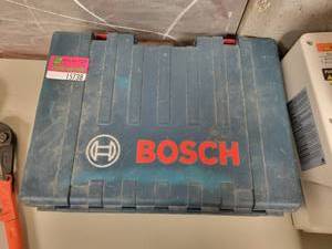 lot 15738 image: Bosch Rotary Hammer RH432VCQ W Case and Drill Bits