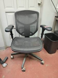 lot 15746 image: Mesh Black Rolling Office Chair