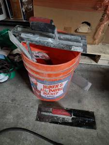 lot 47068 image: Bucket Of Trowels