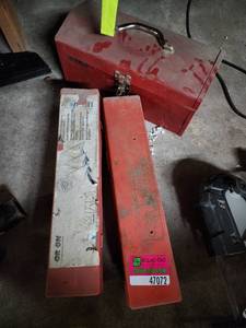 lot 47072 image: Universally Recognized Emergency Signals and Tool Box
