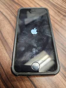 lot 2209 image: Apple IPhone Series 5